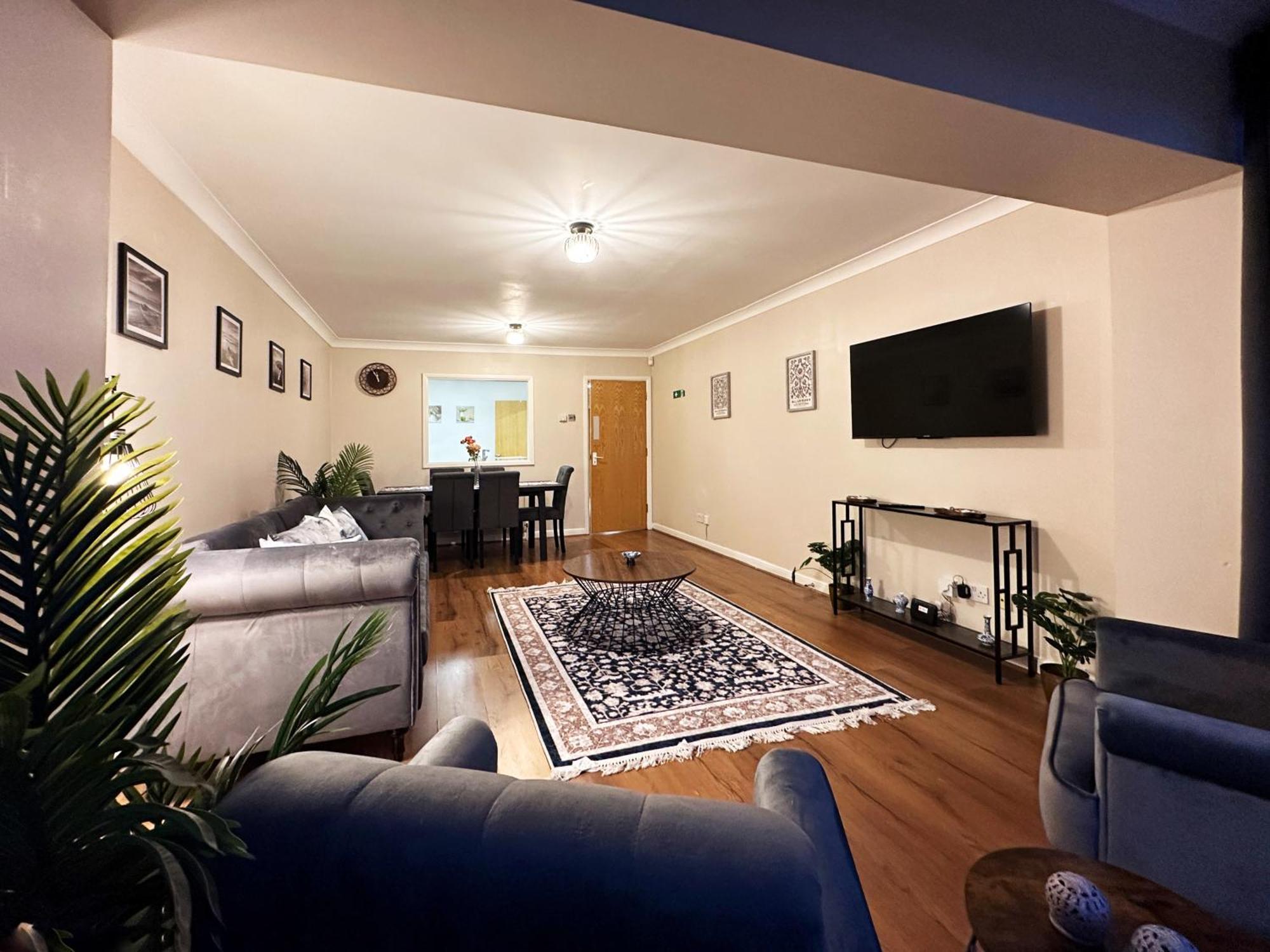 Апартаменты Betty's Place In Tower Hill - 2 Double Beds, Max 4 People, Great Location In