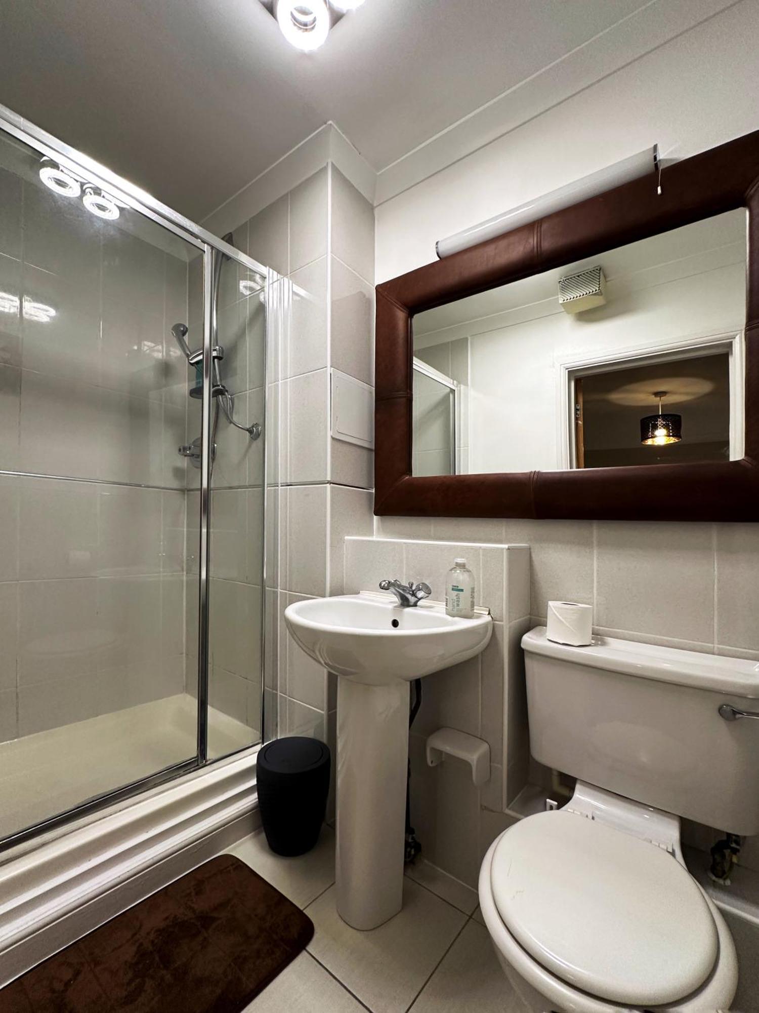 Апартаменты Betty's Place In Tower Hill - 2 Double Beds, Max 4 People, Great Location In